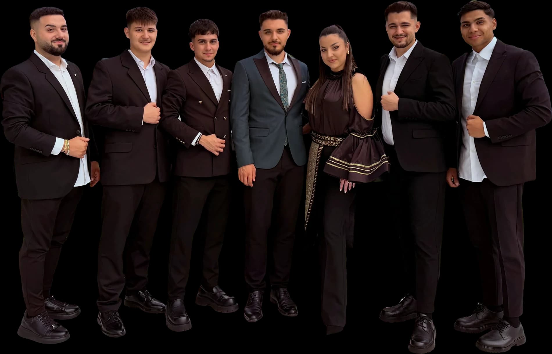 Membrii formației Young Orchestra, formație de muzică populară din Oltenia